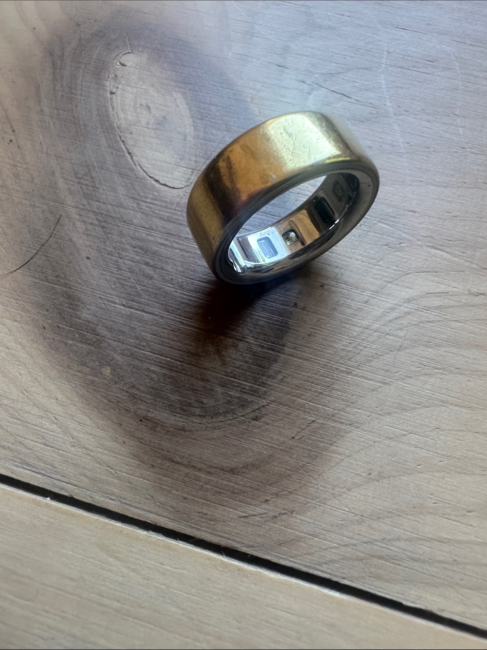 Oura ring 4 gold size 7 w charger, BATTERY WORKS PERFECTLY - Picture 3 of 8